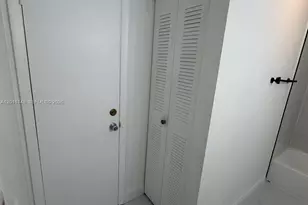 7160 NW 179th St, Hialeah, FL 33015 - Photo 17
