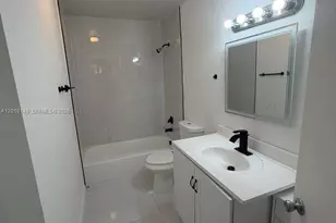 7160 NW 179th St, Hialeah, FL 33015 - Photo 17