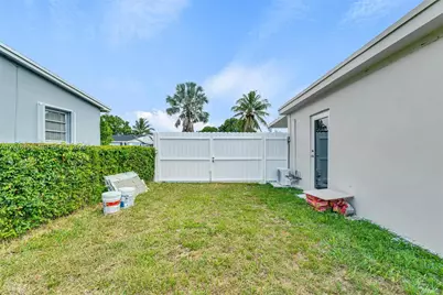 11490 Pinkston Dr, Miami, FL 33176 - Photo 23