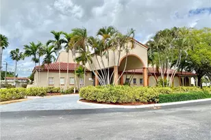 365 SW 86th Ave, Pembroke Pines, FL 33025 - Photo 11