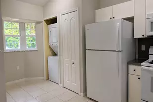 2151 NW 77th Way, Pembroke Pines, FL 33024 - Photo 15