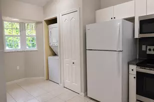 2151 NW 77th Way, Pembroke Pines, FL 33024 - Photo 15