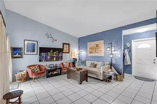 19903 NW 67th Ct, Hialeah, FL 33015 - Photo 5