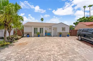 19903 NW 67th Ct, Hialeah, FL 33015 - Photo 1