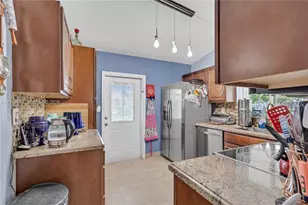 19903 NW 67th Ct, Hialeah, FL 33015 - Photo 9