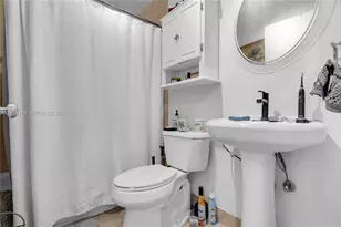 19903 NW 67th Ct, Hialeah, FL 33015 - Photo 15