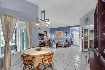 19903 NW 67th Ct, Hialeah, FL 33015 - Photo 7