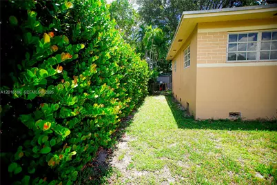 1100 NE 160th Ter, North Miami Beach, FL 33162 - Photo 3