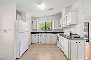 8208 W Bitterbush Ln, Port Saint Lucie, FL 34952 - Photo 7
