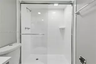 3250 N Palm Aire Dr, Pompano Beach, FL 33069 - Photo 21