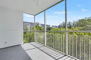 3250 N Palm Aire Dr, Pompano Beach, FL 33069 - Photo 29
