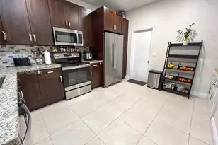 2042 Madeira Dr, Weston, FL 33327 - Photo 9