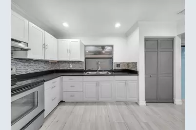 1027 SW 49th Ter, Margate, FL 33068 - Photo 9