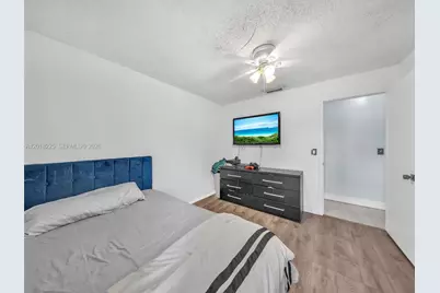 1027 SW 49th Ter, Margate, FL 33068 - Photo 15