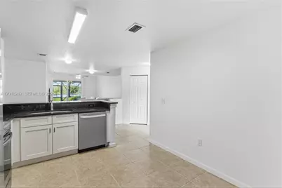4065 Crystal Lake Dr, Deerfield Beach, FL 33064 - Photo 9