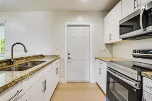 532 SW 79th Ave, Miami, FL 33144 - Photo 5