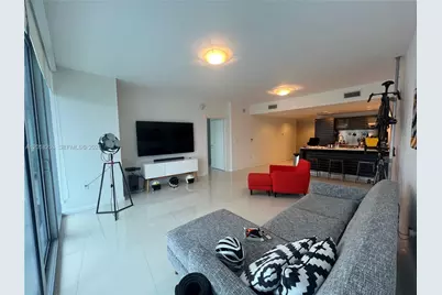 200 Biscayne Boulevard Way #3106, Miami, FL 33131 - Photo 9