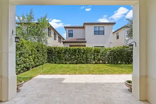3323 W 96 Pl, Hialeah, FL 33018 - Photo 43