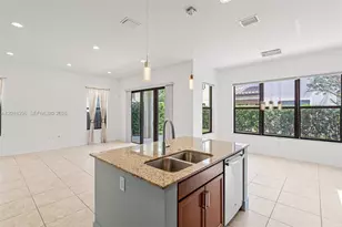 3323 W 96 Pl, Hialeah, FL 33018 - Photo 15