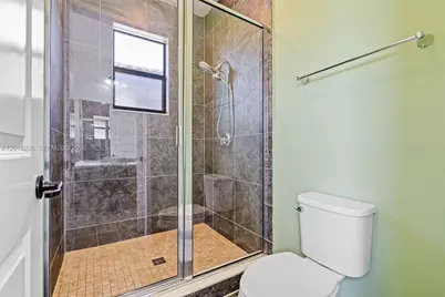 3323 W 96th Pl, Hialeah, FL 33018 - Photo 37
