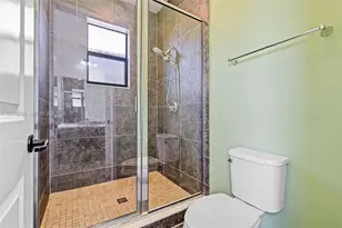 3323 W 96 Pl, Hialeah, FL 33018 - Photo 37