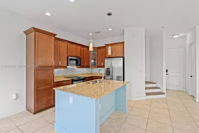 3323 W 96th Pl, Hialeah, FL 33018 - Photo 13