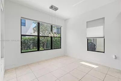 3323 W 96th Pl, Hialeah, FL 33018 - Photo 17