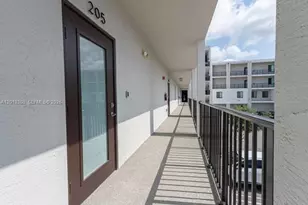 8201 NW 41st St, Doral, FL 33166 - Photo 3