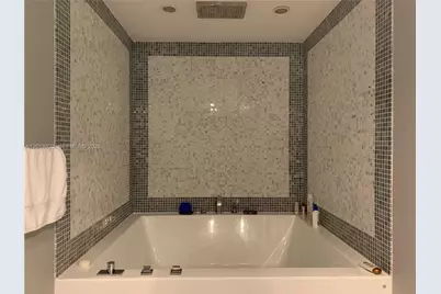 200 Biscayne Boulevard Way #4212, Miami, FL 33131 - Photo 11