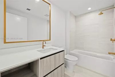 77 SE 5th #2404, Miami, FL 33131 - Photo 11