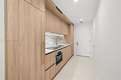 77 SE 5th #2404, Miami, FL 33131 - Photo 5
