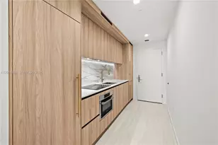 77 SE 5th, Miami, FL 33131 - Photo 5