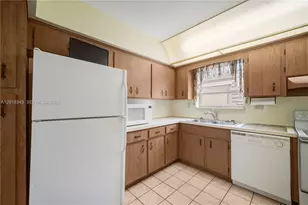 810 NW 78th Ave, Pembroke Pines, FL 33024 - Photo 9