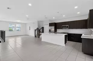 10467 NW 82nd St, Doral, FL 33178 - Photo 3