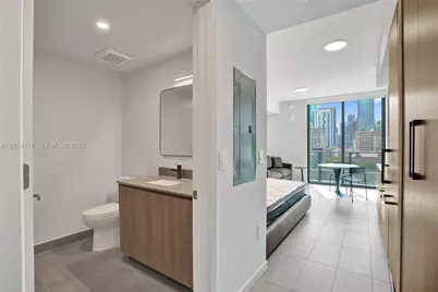 121 NE 5th Street #1001B, Miami, FL 33132 - Photo 3