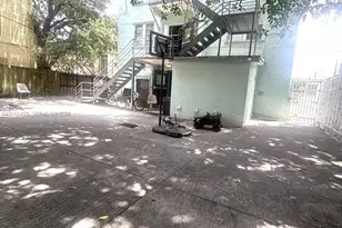 967 SW 5th St, Miami, FL 33130 - Photo 11