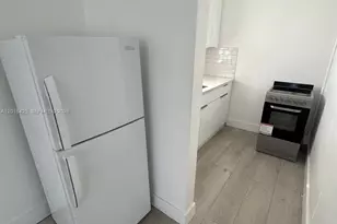 967 SW 5th St, Miami, FL 33130 - Photo 5