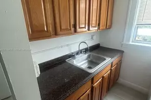 967 SW 5th St, Miami, FL 33130 - Photo 9