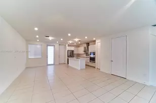 10447 NW 66th St, Doral, FL 33178 - Photo 5