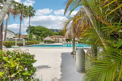 2731 S Parkview Dr, Hallandale Beach, FL 33009 - Photo 3
