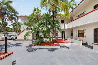 2300 NE 6th Ave, Wilton Manors, FL 33305 - Photo 3