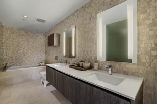 88 SW 7th St, Miami, FL 33130 - Photo 13