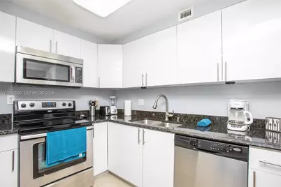 [Address not provided], Hallandale Beach, FL 33009 - Photo 7