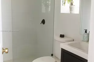 910 Bay Dr, Miami Beach, FL 33141 - Photo 9