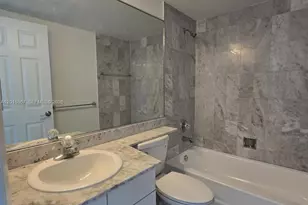 800 Claughton Island Dr, Miami, FL 33131 - Photo 9