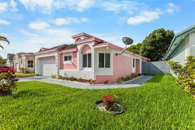 1035 W Jasmine Ln, North Lauderdale, FL 33068 - Photo 47