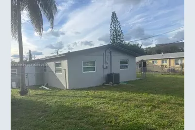 1070 NW 23rd Rd, Fort Lauderdale, FL 33311 - Photo 13
