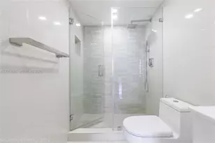 5555 Collins Ave, Miami Beach, FL 33140 - Photo 27