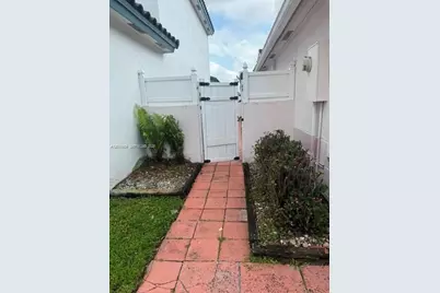 18950 NW 22nd St, Pembroke Pines, FL 33029 - Photo 3