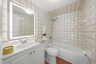 305 W 68th St, Hialeah, FL 33014 - Photo 9